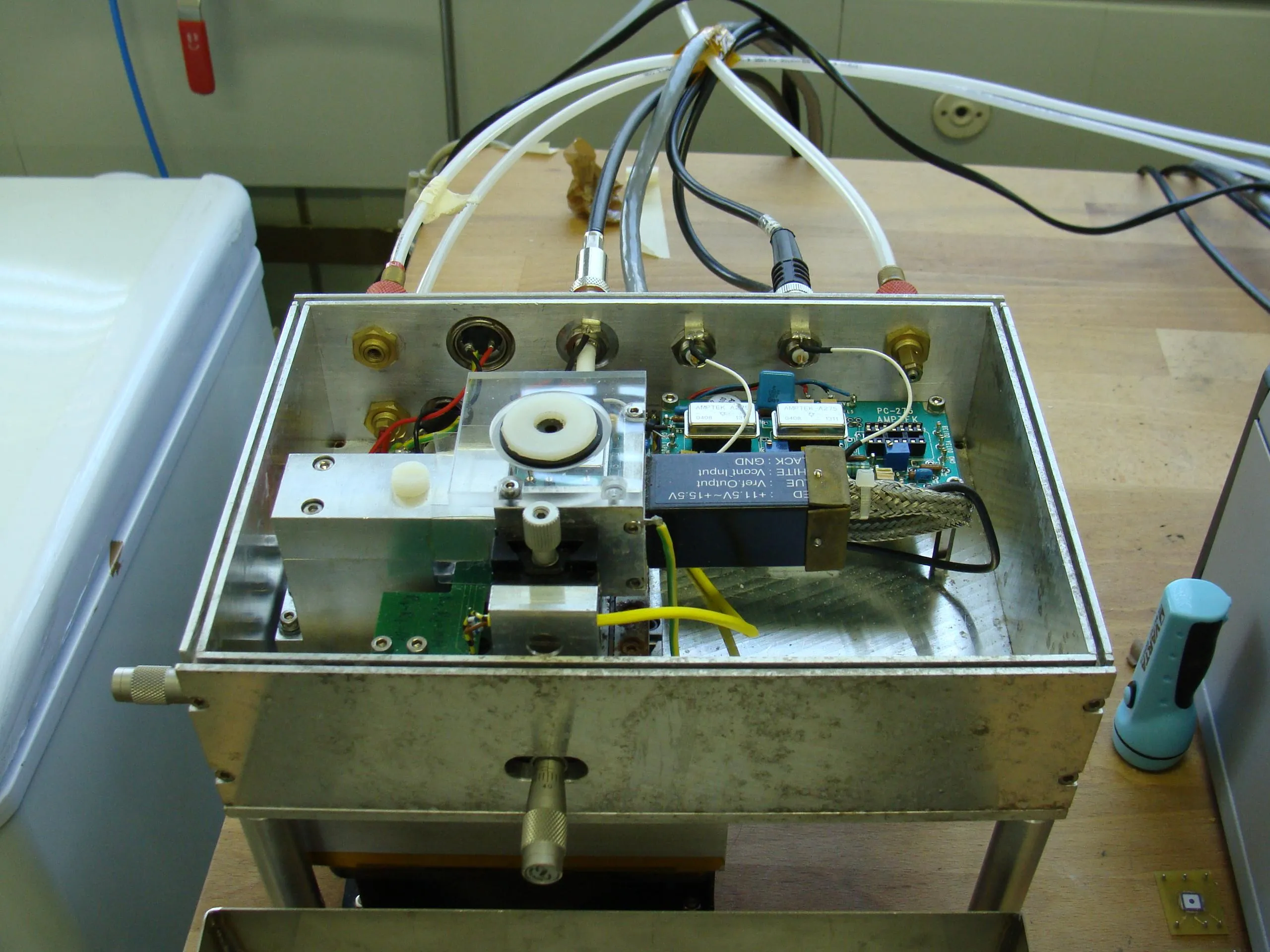 CCE measurement setup at low temperatures